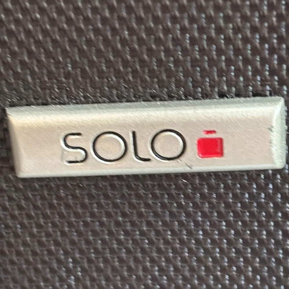Like new men’s SOLO New York Ballistic nylon computer case!!